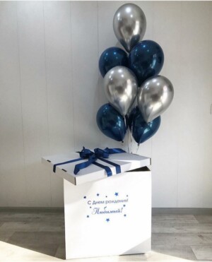 Коробка с шарами в синих тоннах