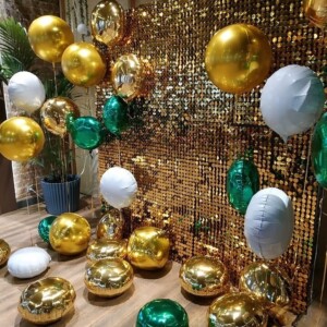 Пайеточная золотая фотозона на Новый год