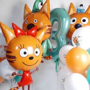Композиция воздушных шариков три кота